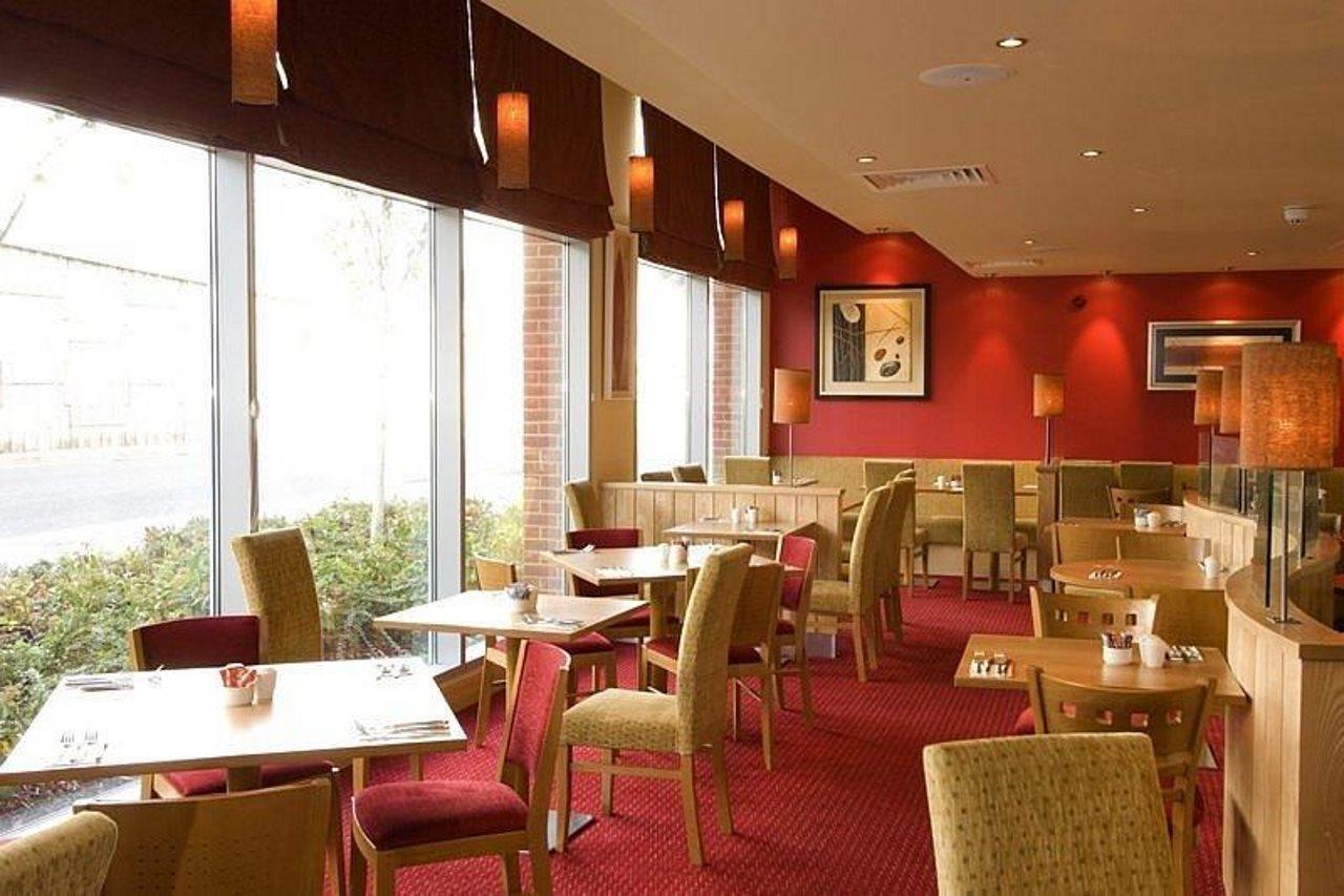 Premier Inn Reading Central Экстерьер фото